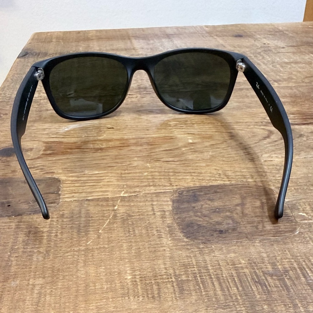 Ray-Ban Matte Black Sunglasses RB2132 New Wayfarer - Picture 9 of 9